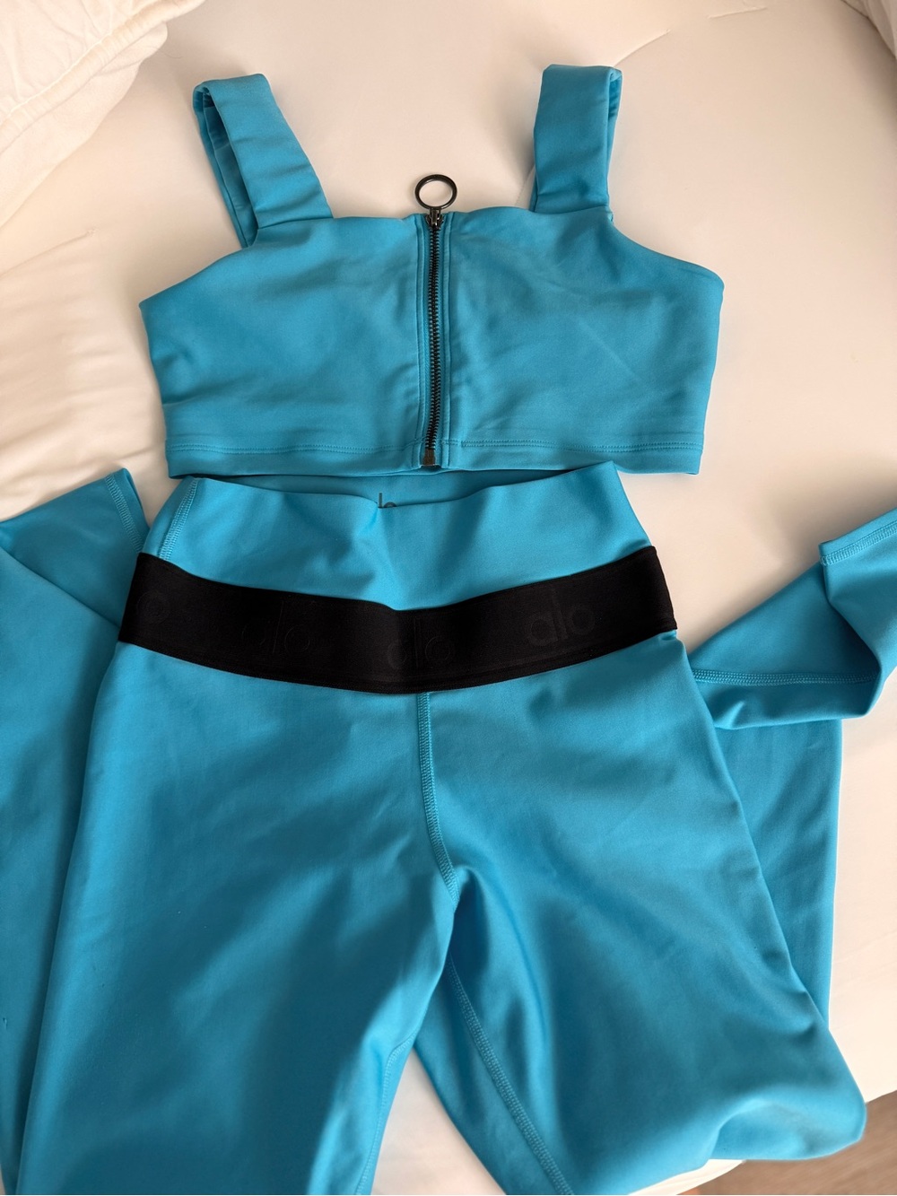 ALO Yoga Turquoise High-Waist Leggings and top set